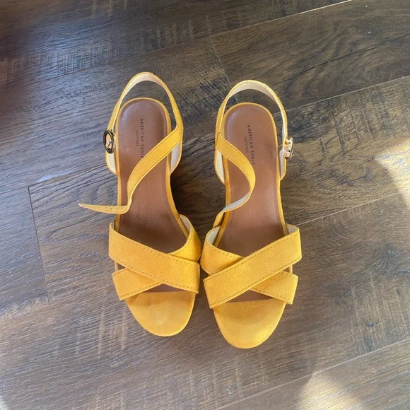 American Eagle Outfitters Mustard Block Heel Sandals - Picture 2 of 6
